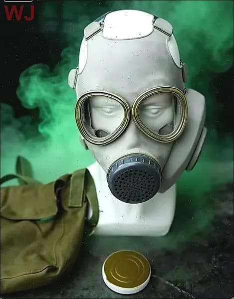 Советский противогаз тип 65 1965 года винтажный военный аксессуар в отличном состоянии
