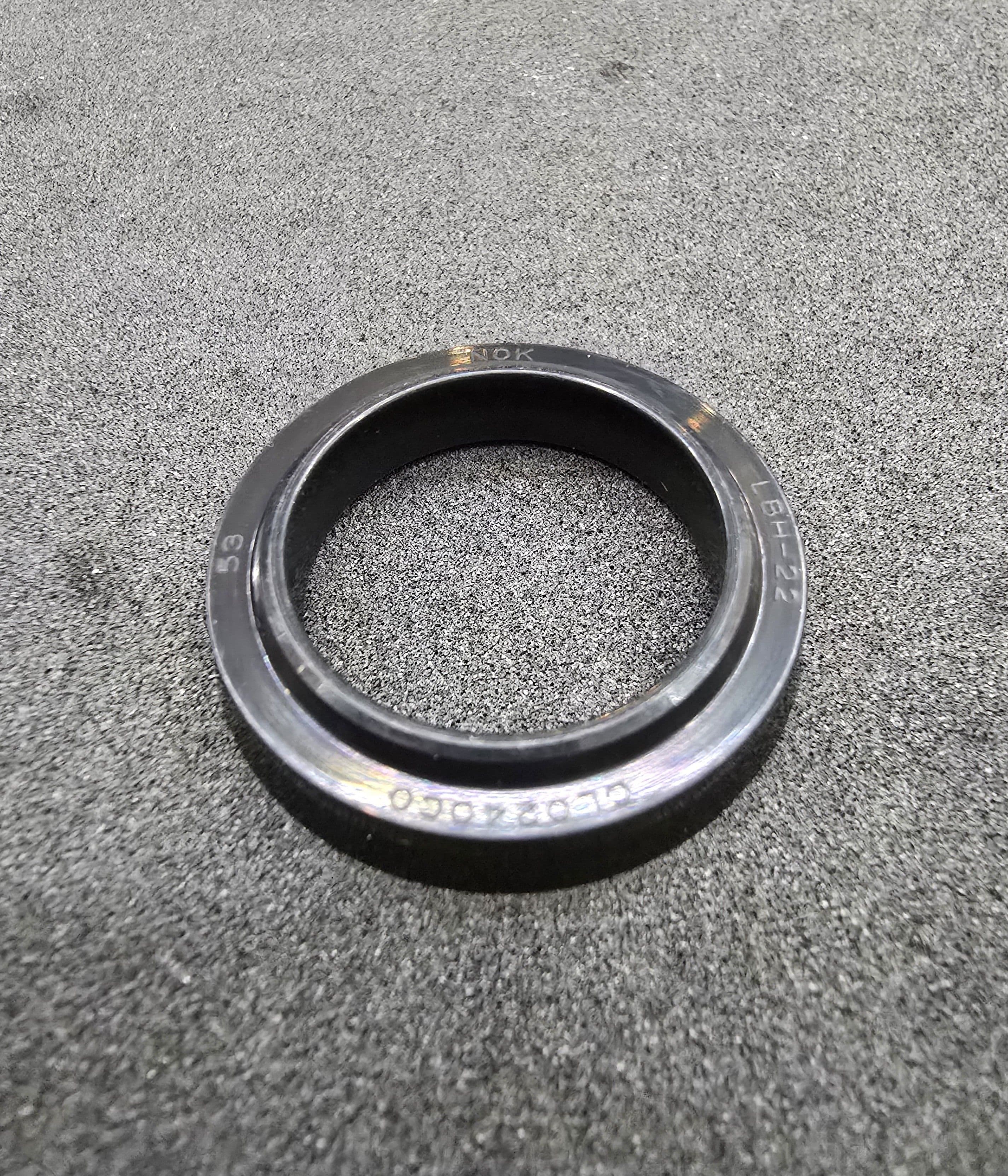 Манжета грязесъемная 22-30-4.5/6 LBH NOK A505 CL0240-C0