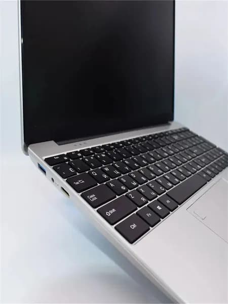 QQO Игровой ноутбук 16.1", Intel Core i5-1240P, RAM 16 ГБ, SSD 512 ГБ, Intel Iris Xe Graphics, Windows Home, (Intel Core i5-1240P), коричнево-красный, коричневый, Русская раскладка